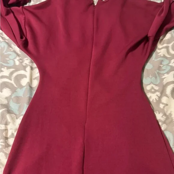 Chic Cutout Long Sleeve Dress in Burgundy - Picture 3 of 3